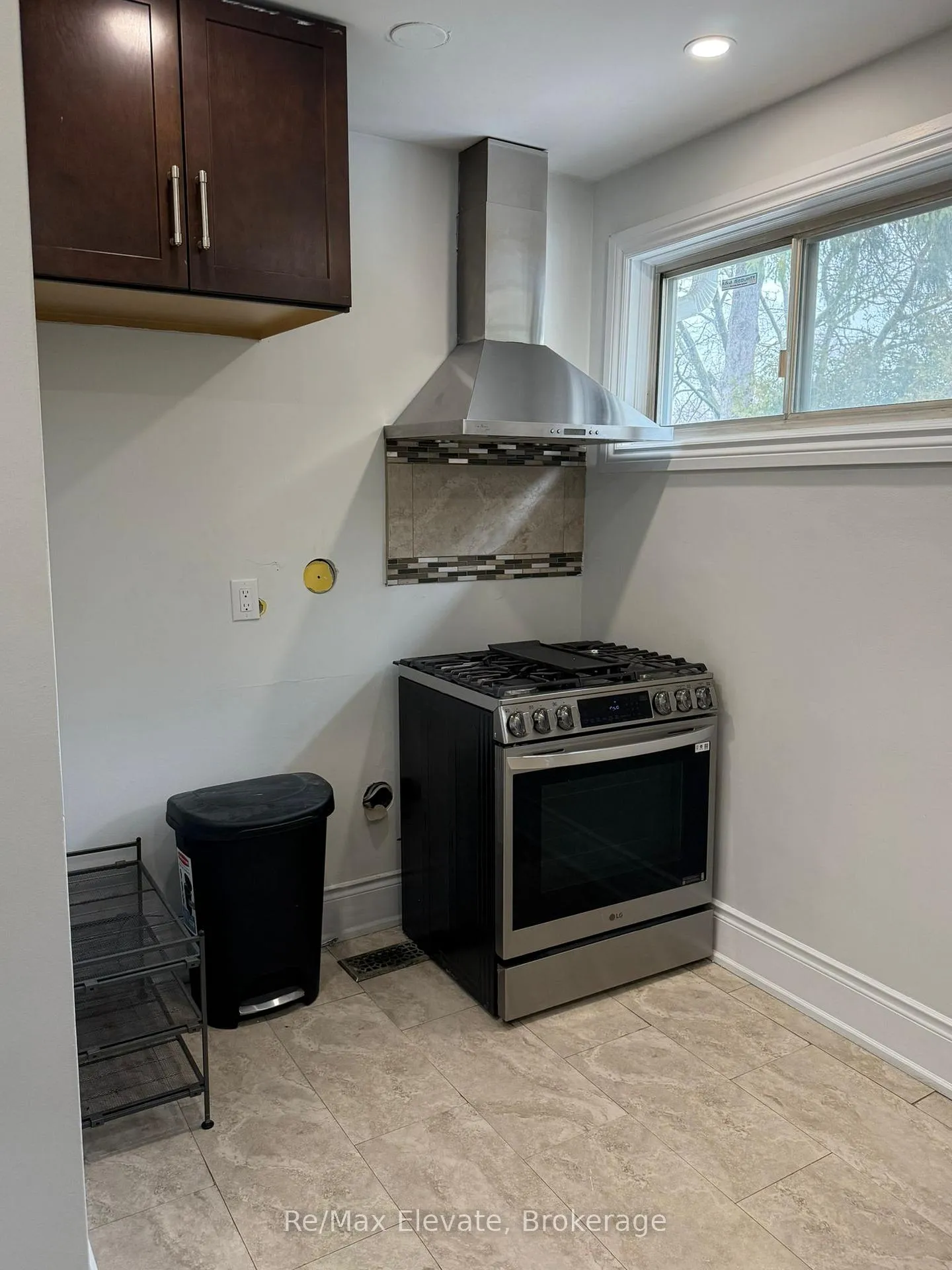 Photo 4 of 69 Epsom Downs Drive, Brampton, Southgate — HOMEH