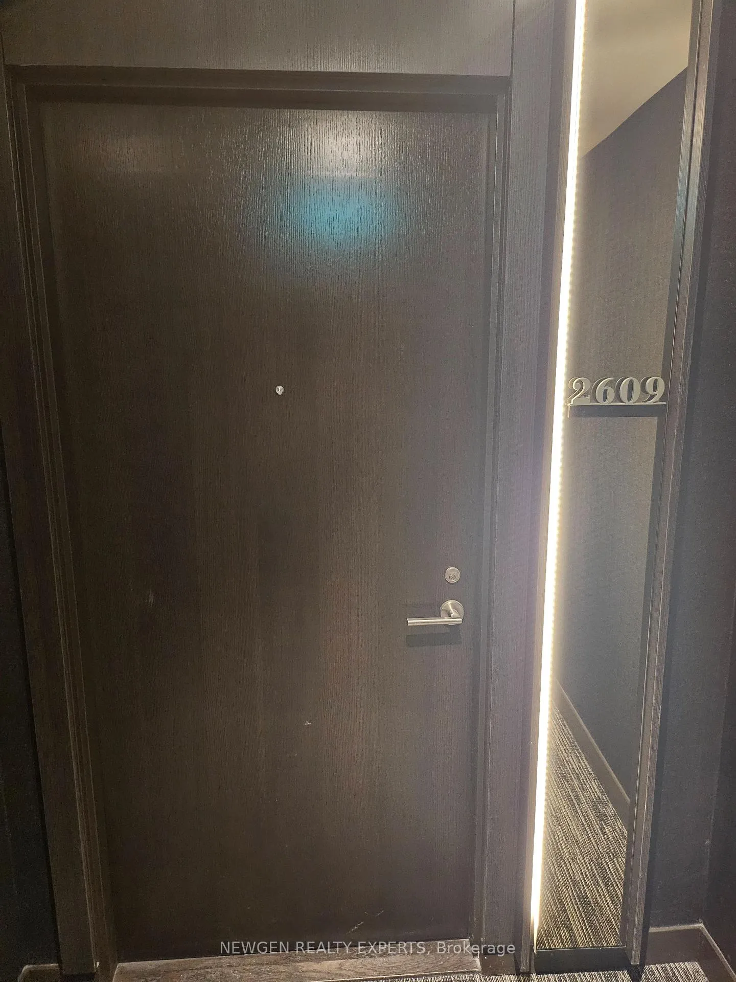 Front of Unit 2609, 11 Yorkville Avenue