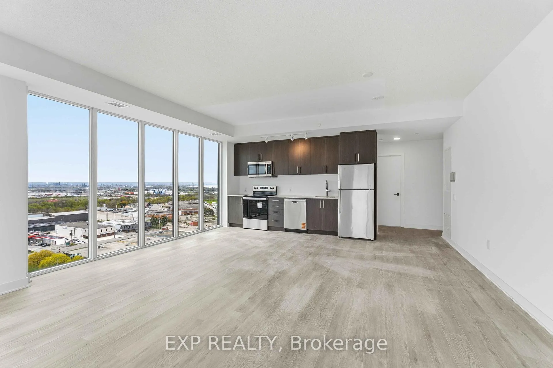 Photo 5 of Unit 1306, 2782 Barton Street E, Hamilton, Riverdale — HOMEH