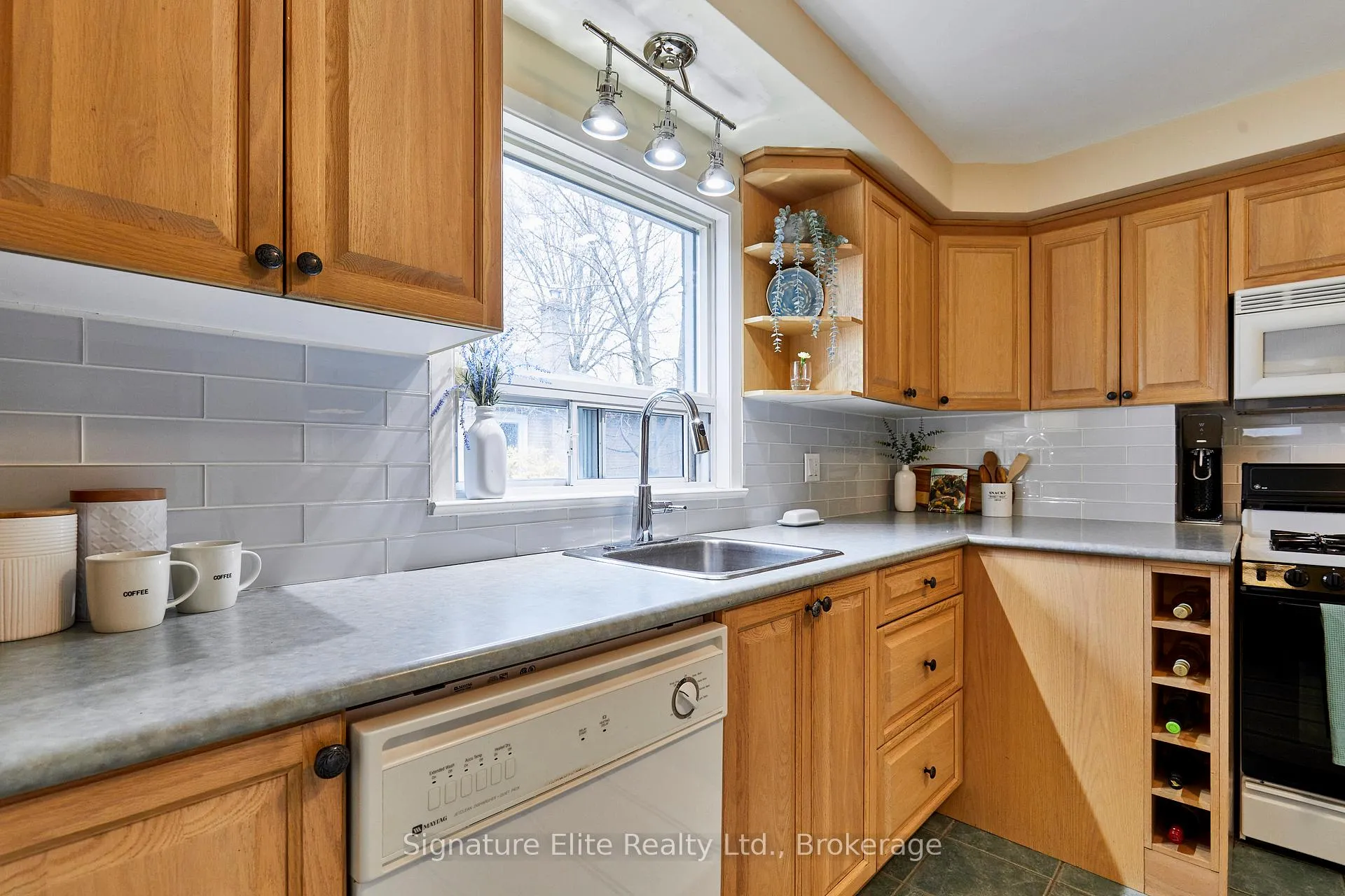 Photo 15 of 135 Toynbee Trail, Scarborough, Guildwood — HOMEH