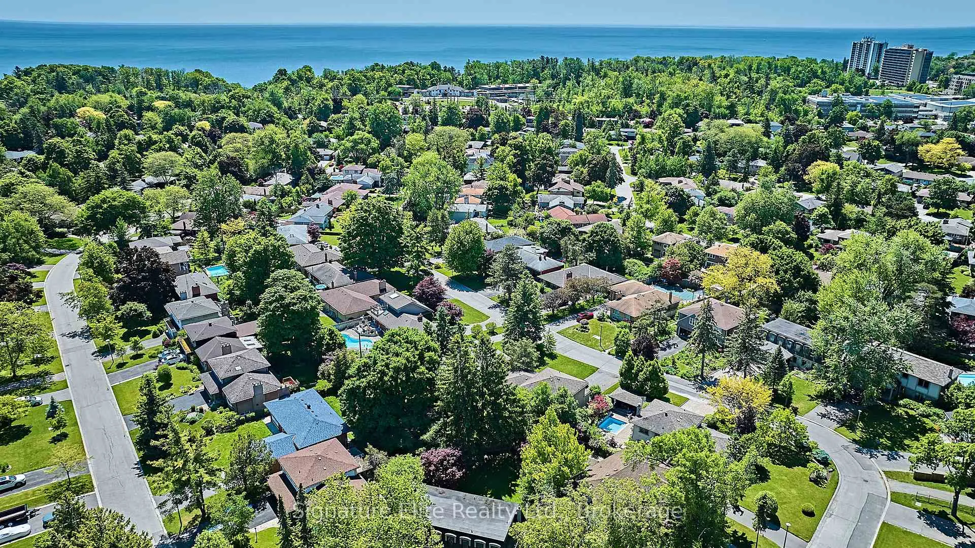 Photo 39 of 135 Toynbee Trail, Scarborough, Guildwood — HOMEH