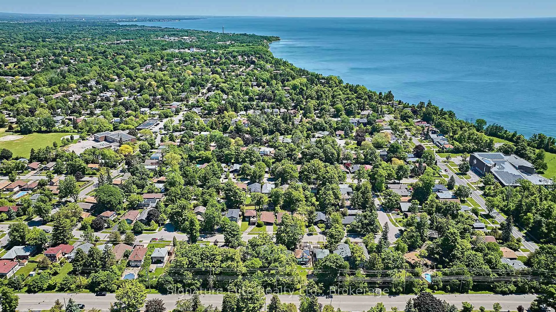 Photo 43 of 135 Toynbee Trail, Scarborough, Guildwood — HOMEH