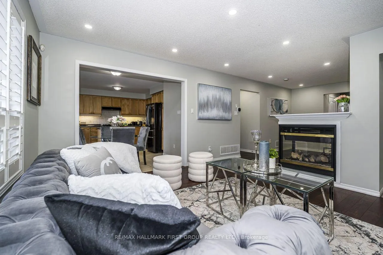 Photo 10 of 23 Durling Rock Street, Ajax, Northeast Ajax — HOMEH