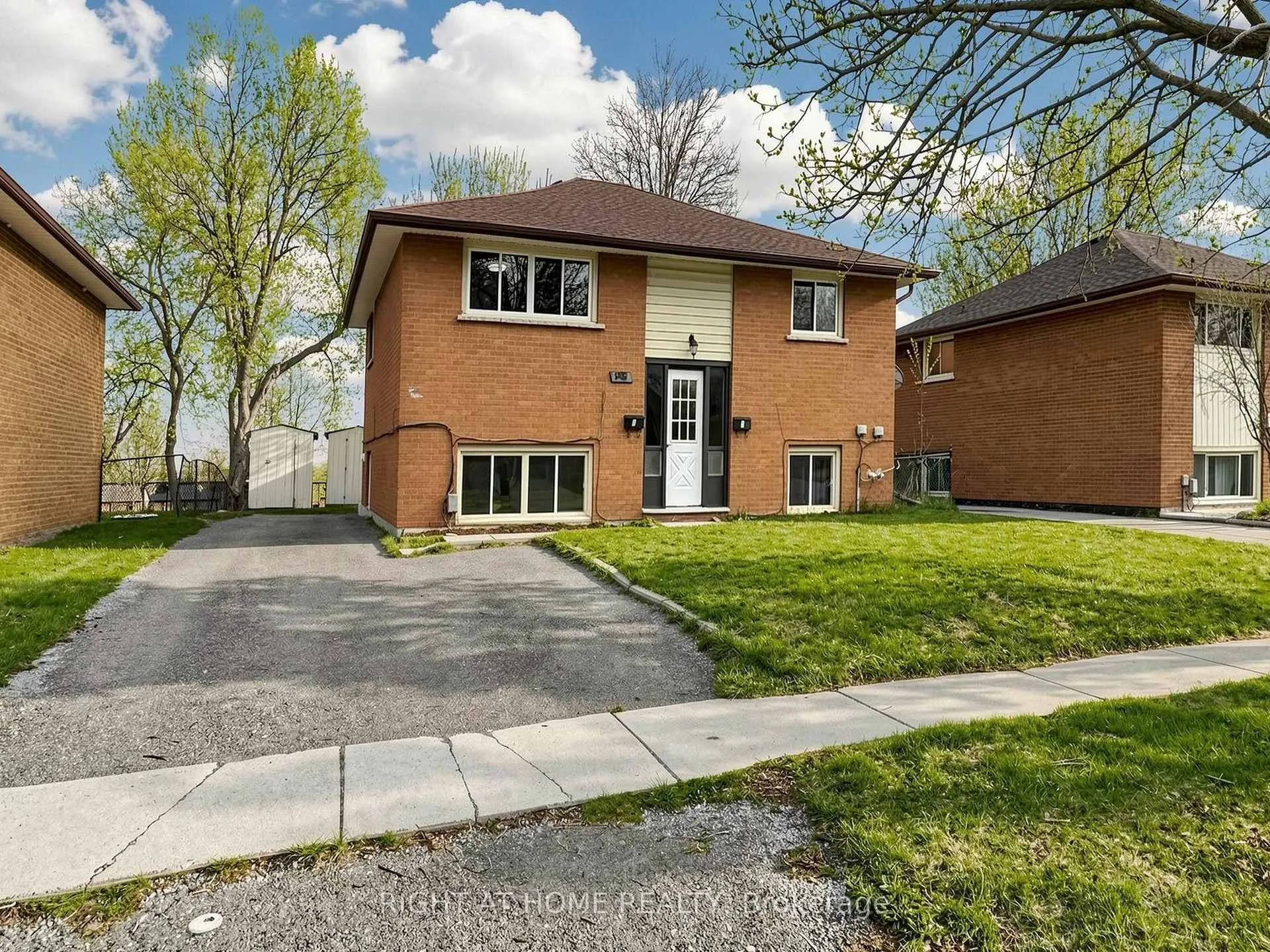 Photo 2 of 345 Dwight Avenue, Oshawa, Lakeview — HOMEH