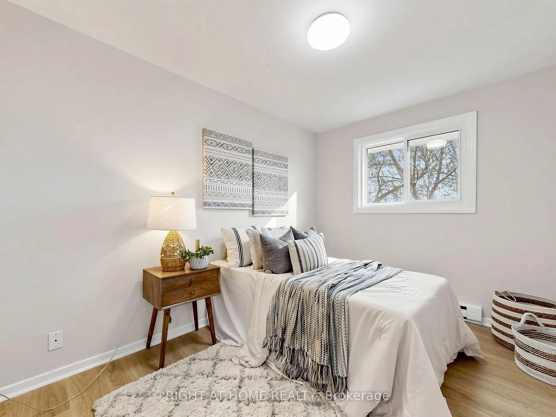 Photo 10 of 345 Dwight Avenue, Oshawa, Lakeview — HOMEH