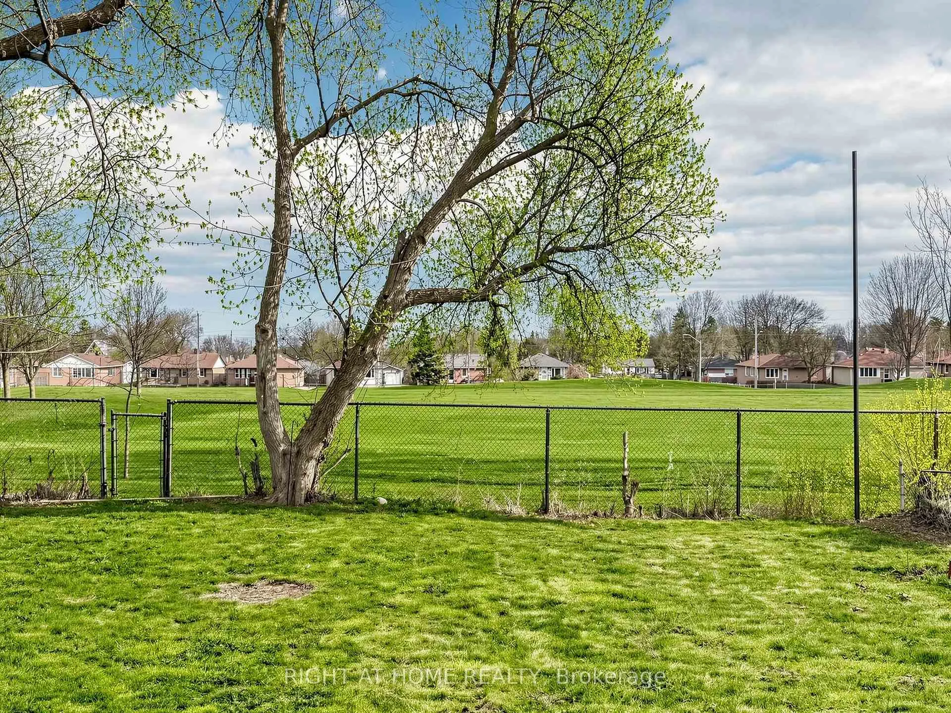 Photo 23 of 345 Dwight Avenue, Oshawa, Lakeview — HOMEH