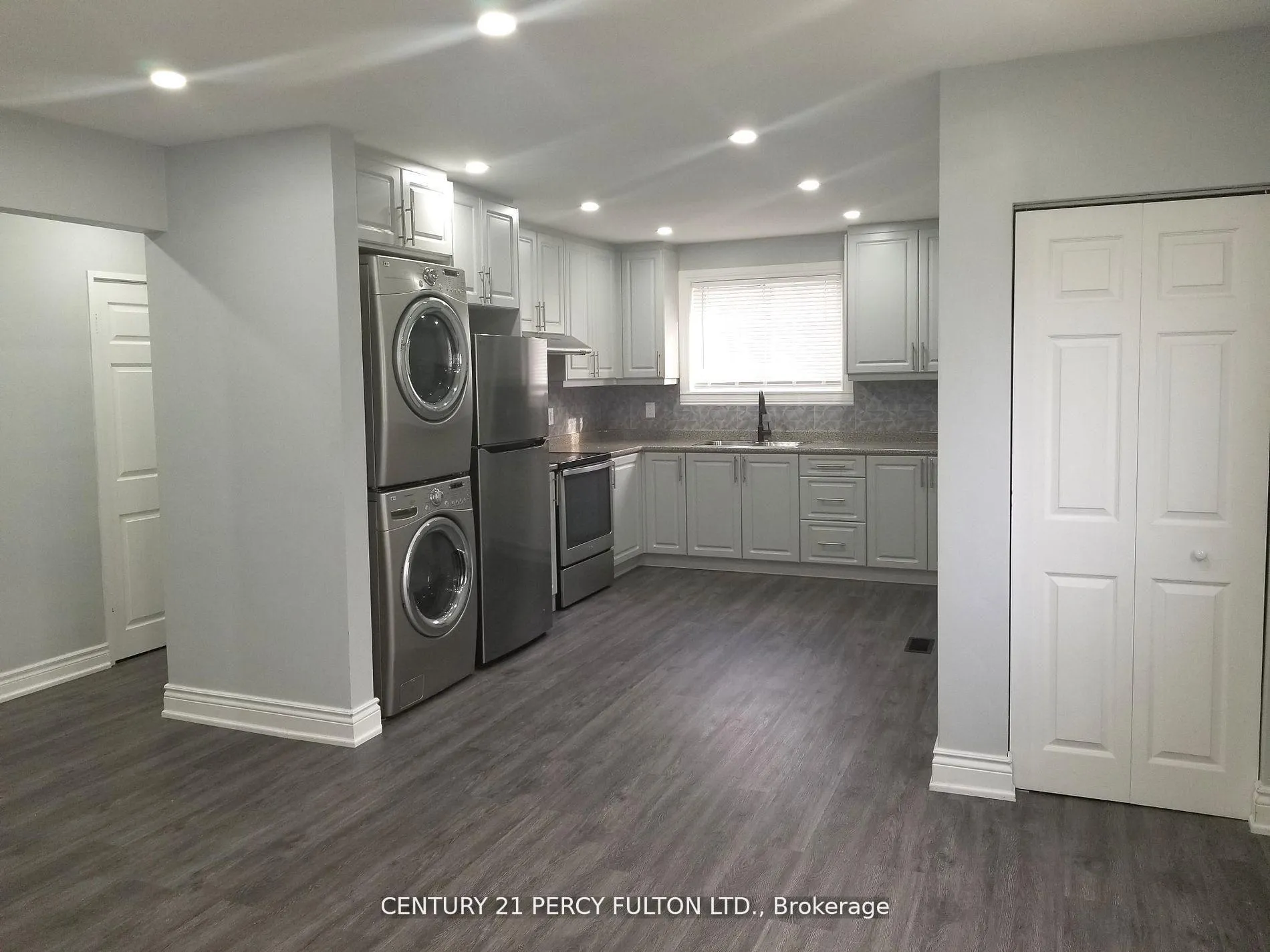 Photo 4 of 1033 Centre Street N, Whitby, Williamsburg — HOMEH