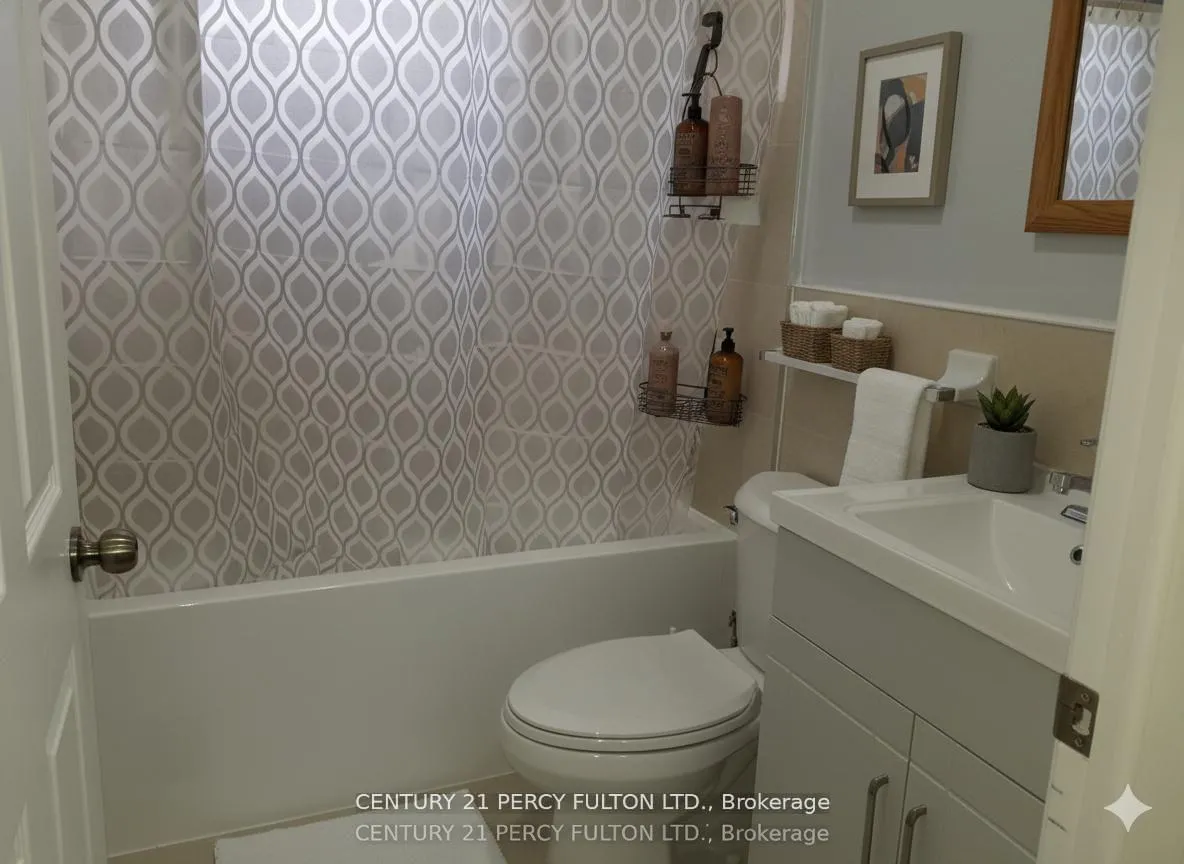 Photo 11 of 1033 Centre Street N, Whitby, Williamsburg — HOMEH