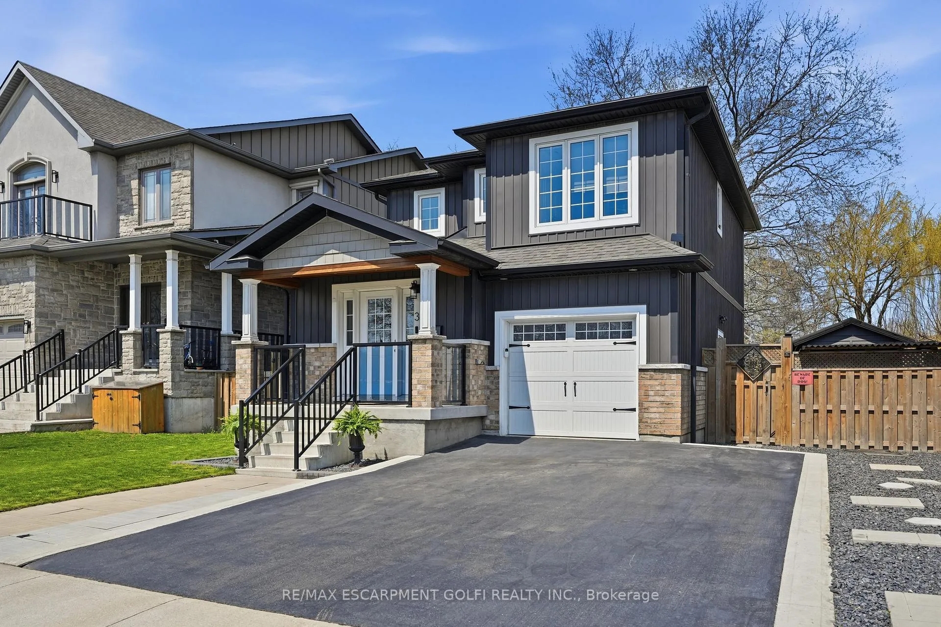 Photo 2 of 3 Rembe Avenue, Hamilton, Hamilton Beach — HOMEH