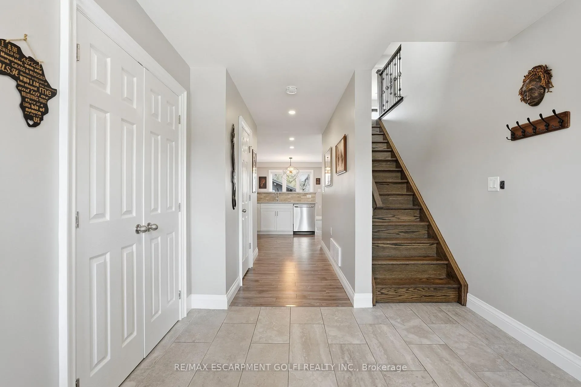 Photo 5 of 3 Rembe Avenue, Hamilton, Hamilton Beach — HOMEH