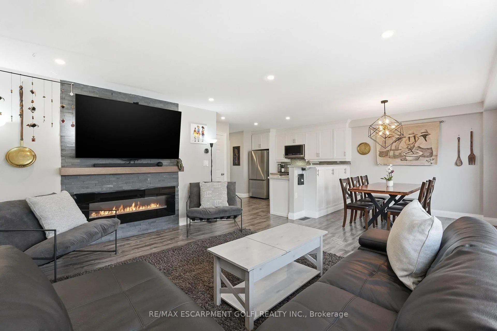 Photo 11 of 3 Rembe Avenue, Hamilton, Hamilton Beach — HOMEH