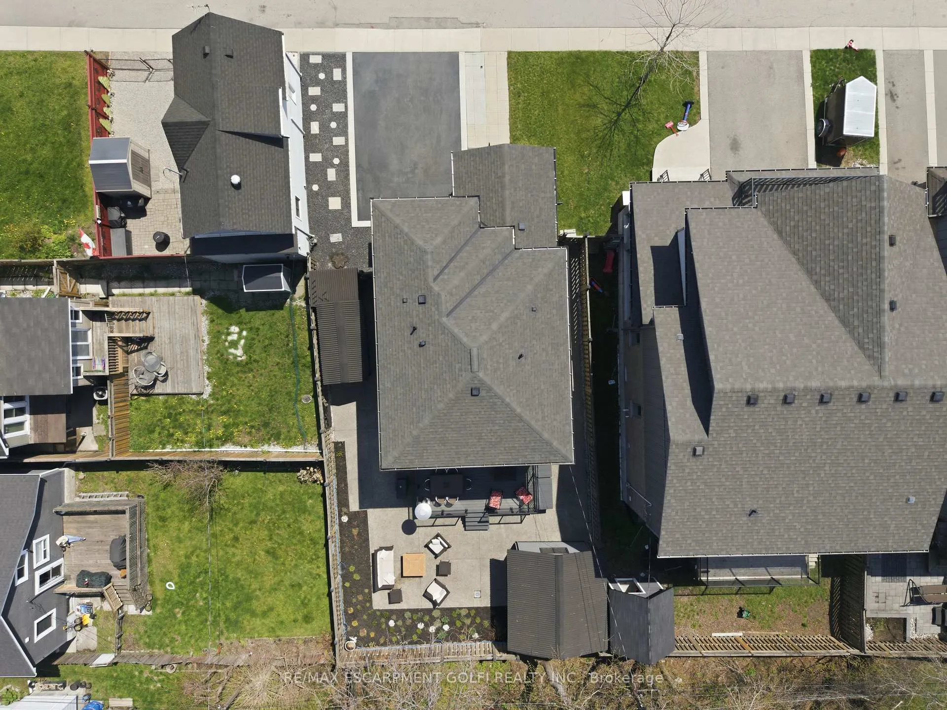 Photo 33 of 3 Rembe Avenue, Hamilton, Hamilton Beach — HOMEH