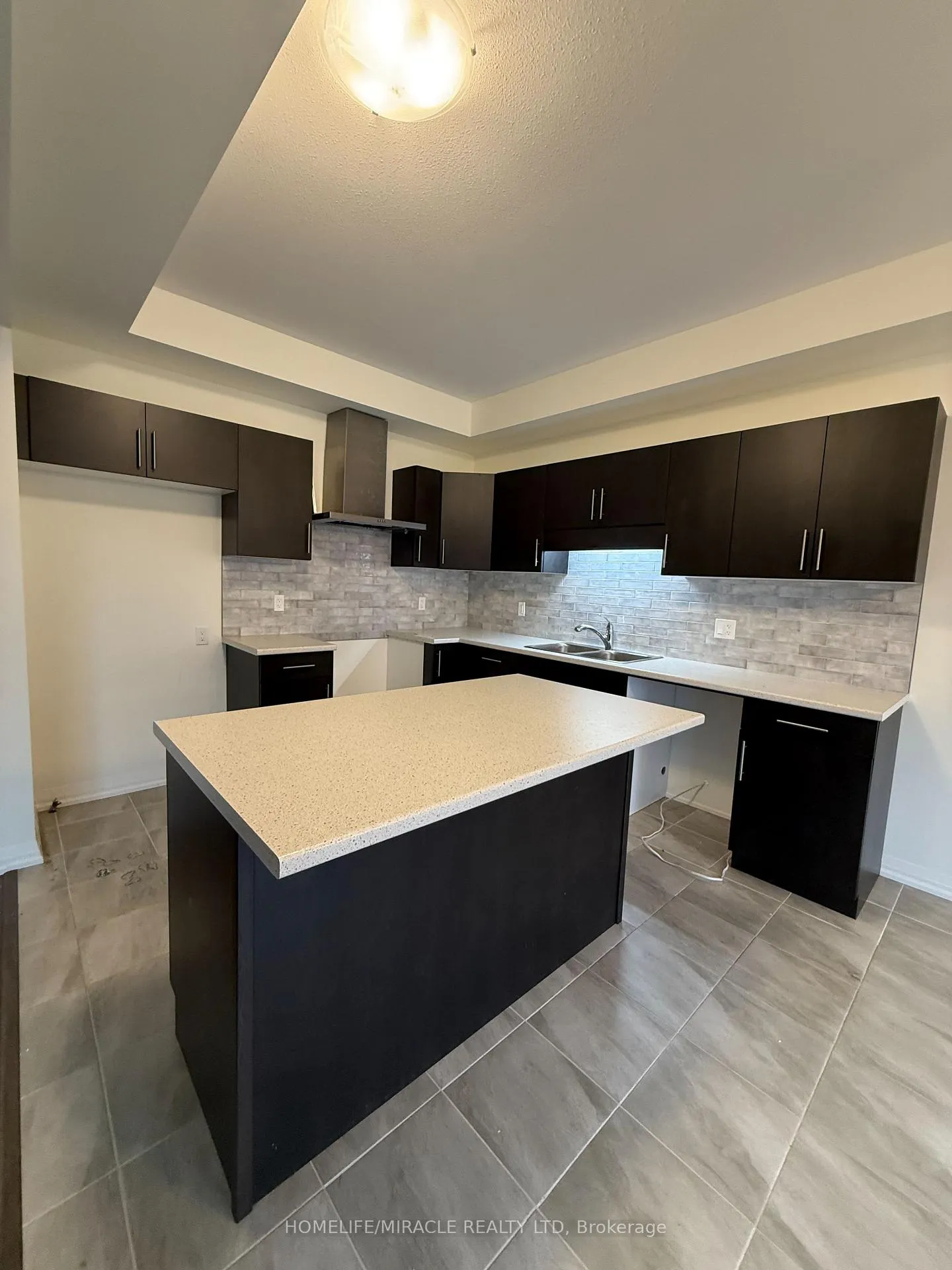 Photo 4 of 72 Samuel Avenue, Pelham, Fonthill — HOMEH