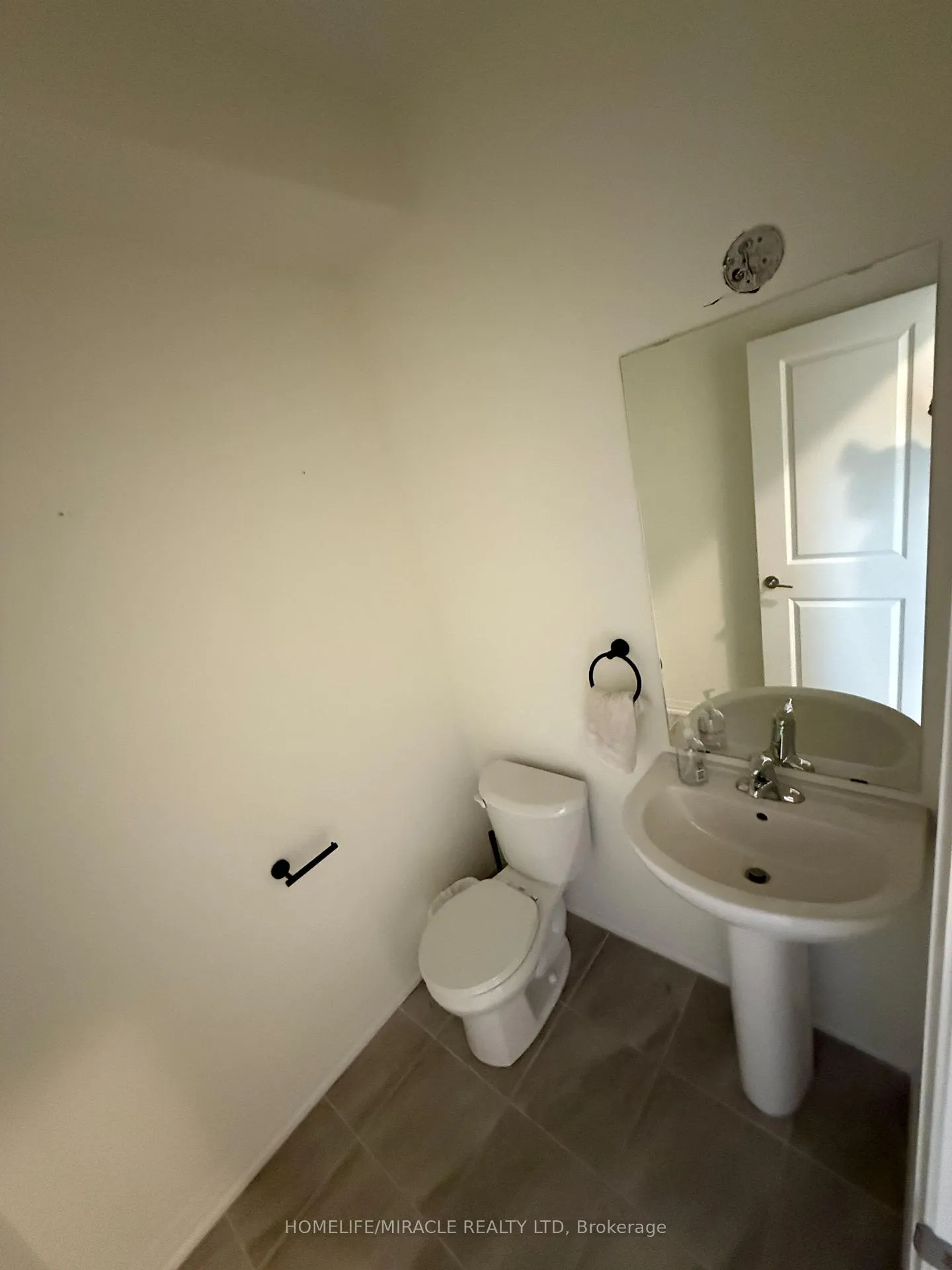 Photo 7 of 72 Samuel Avenue, Pelham, Fonthill — HOMEH