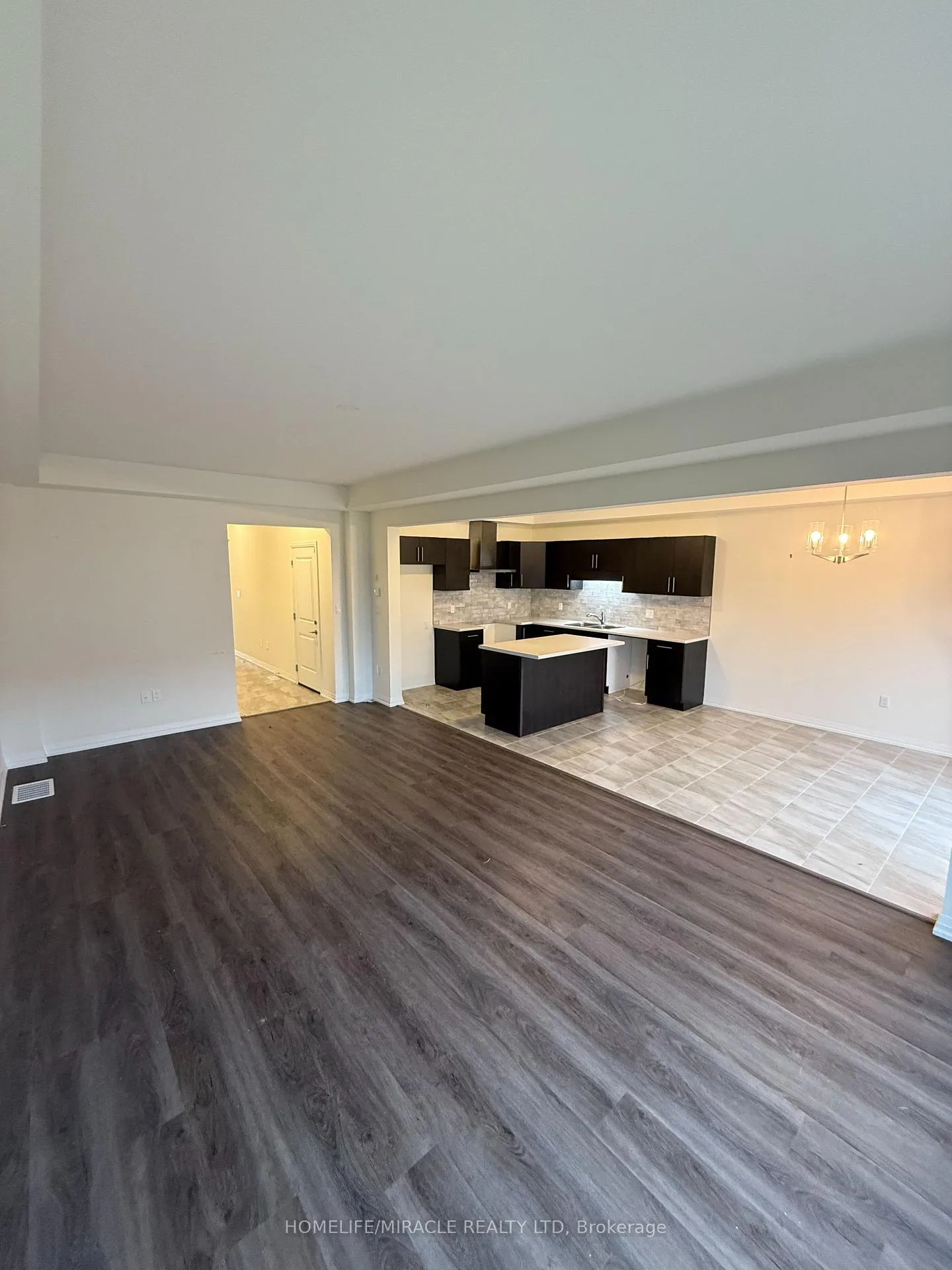 Photo 9 of 72 Samuel Avenue, Pelham, Fonthill — HOMEH