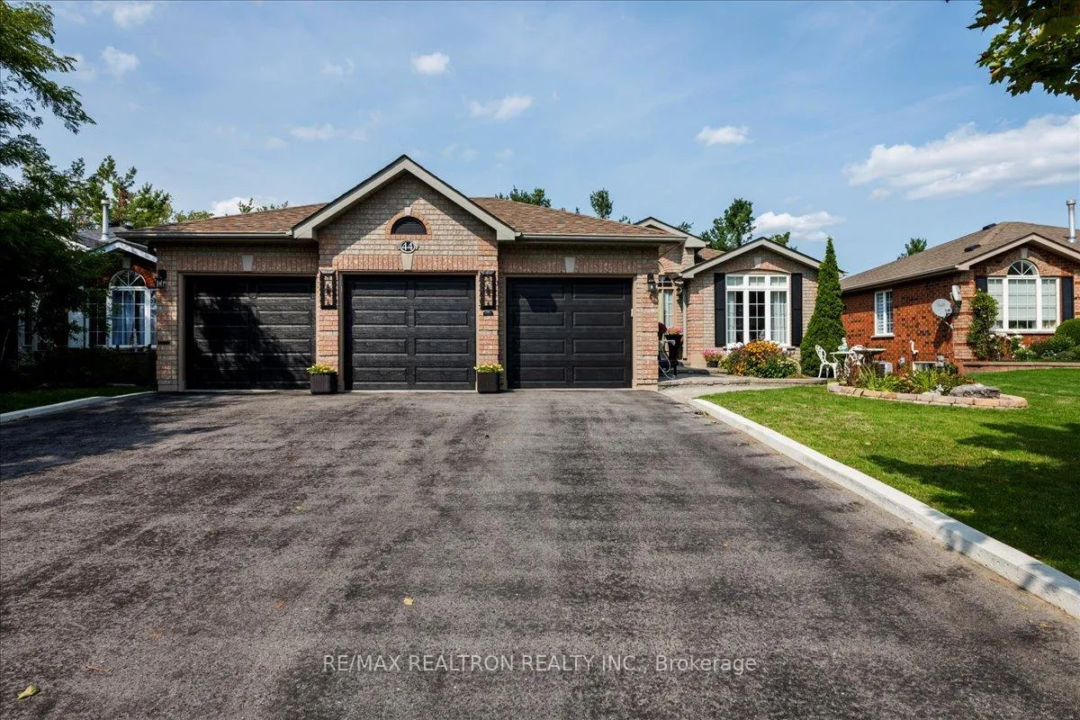 Photo 1 of 44 Columbia Road, Barrie, Holly — HOMEH