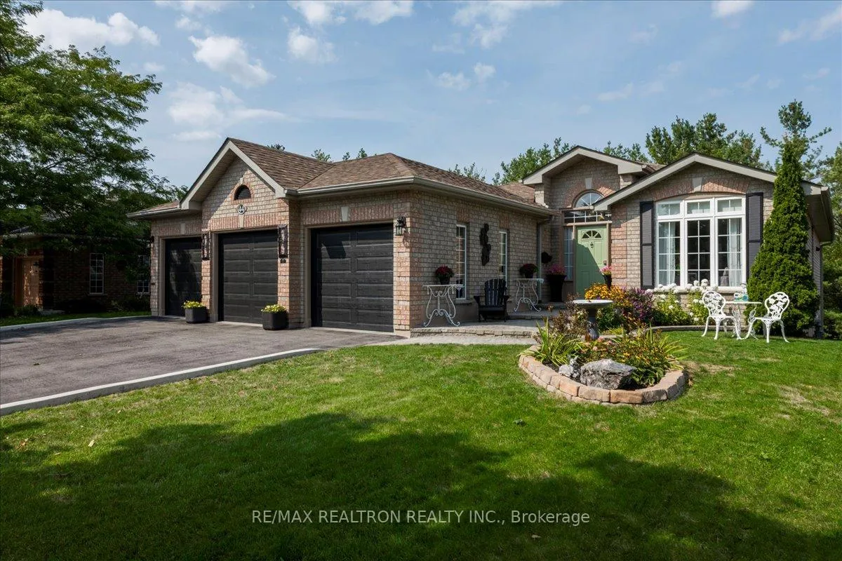 Photo 2 of 44 Columbia Road, Barrie, Holly — HOMEH