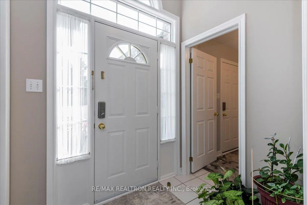 Photo 4 of 44 Columbia Road, Barrie, Holly — HOMEH