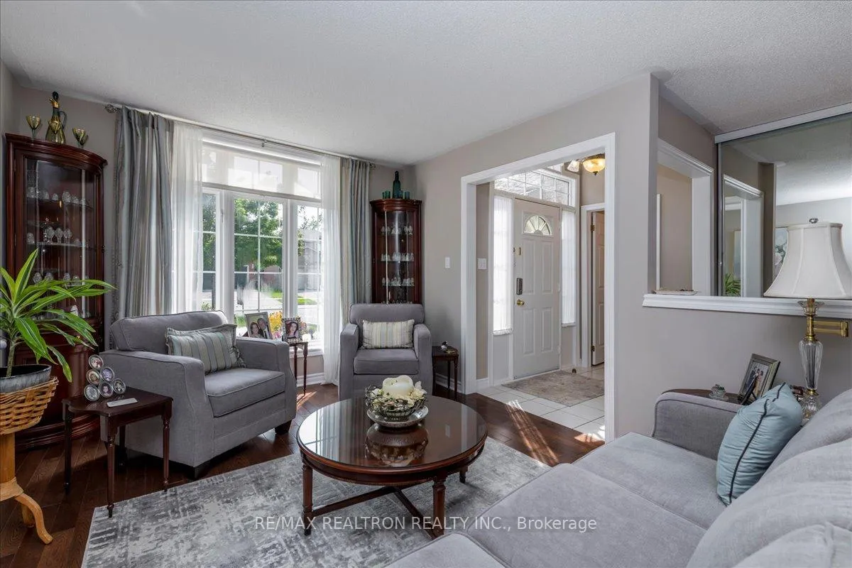 Photo 5 of 44 Columbia Road, Barrie, Holly — HOMEH