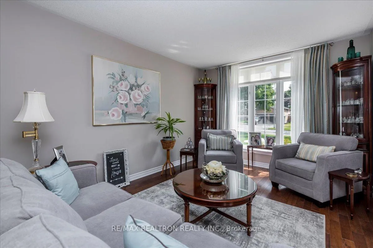 Photo 6 of 44 Columbia Road, Barrie, Holly — HOMEH
