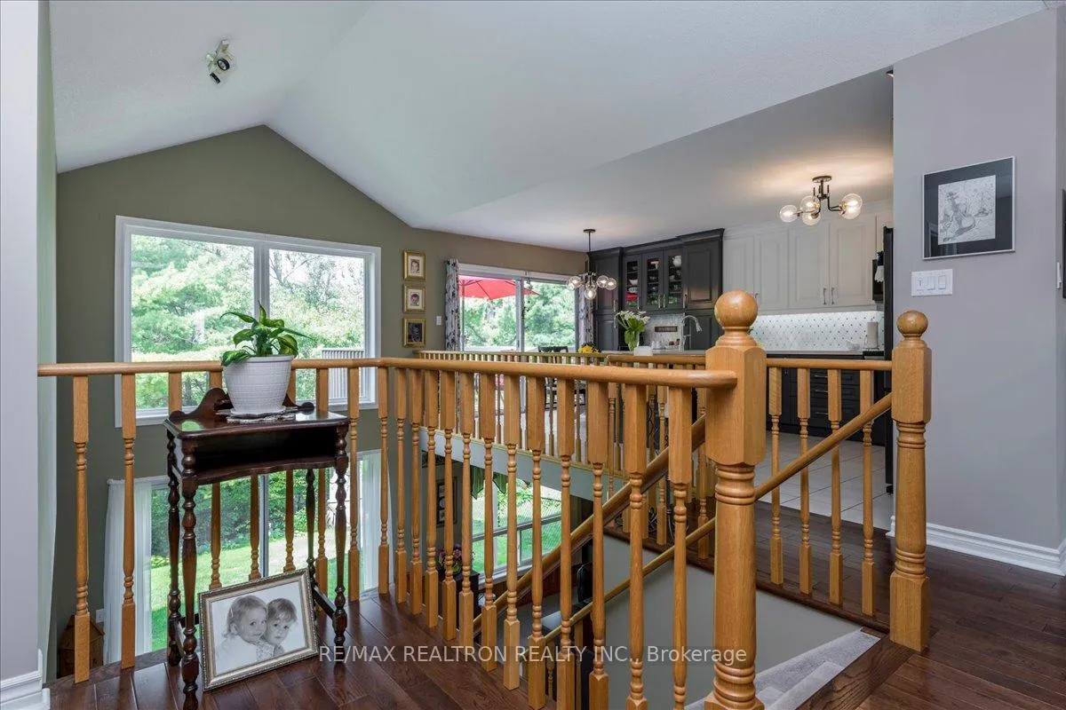 Photo 8 of 44 Columbia Road, Barrie, Holly — HOMEH