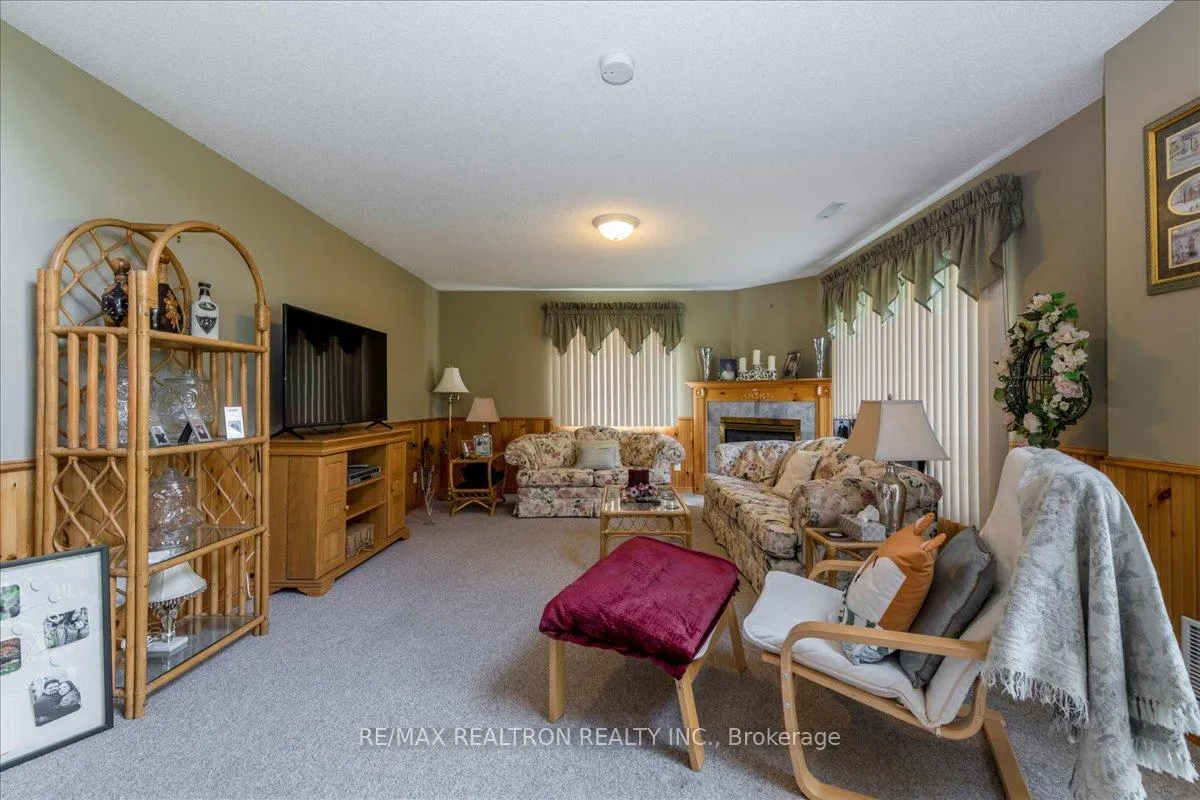 Photo 24 of 44 Columbia Road, Barrie, Holly — HOMEH