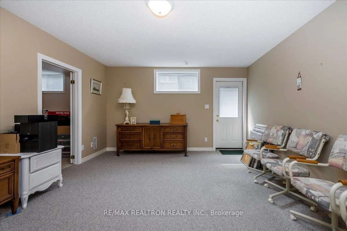 Photo 25 of 44 Columbia Road, Barrie, Holly — HOMEH