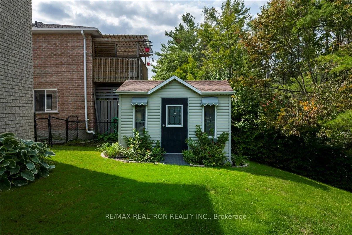 Photo 34 of 44 Columbia Road, Barrie, Holly — HOMEH