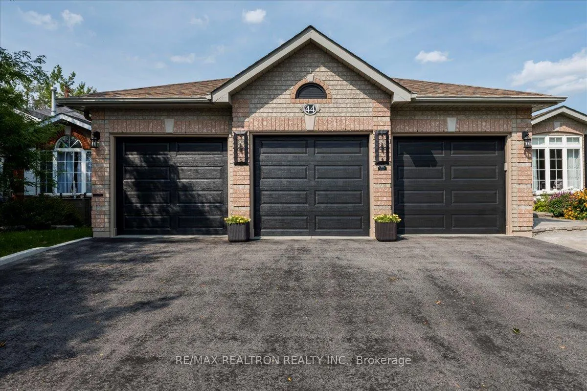 Photo 37 of 44 Columbia Road, Barrie, Holly — HOMEH