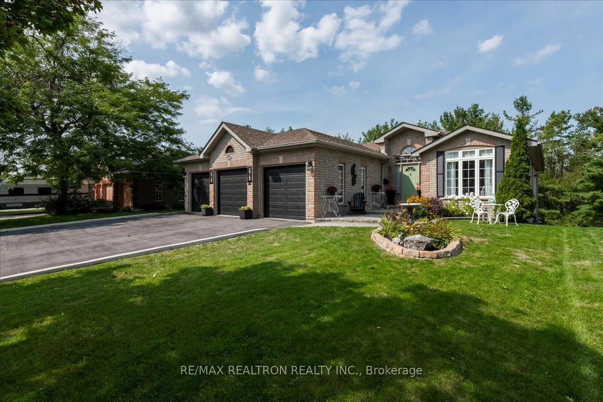 Photo 39 of 44 Columbia Road, Barrie, Holly — HOMEH