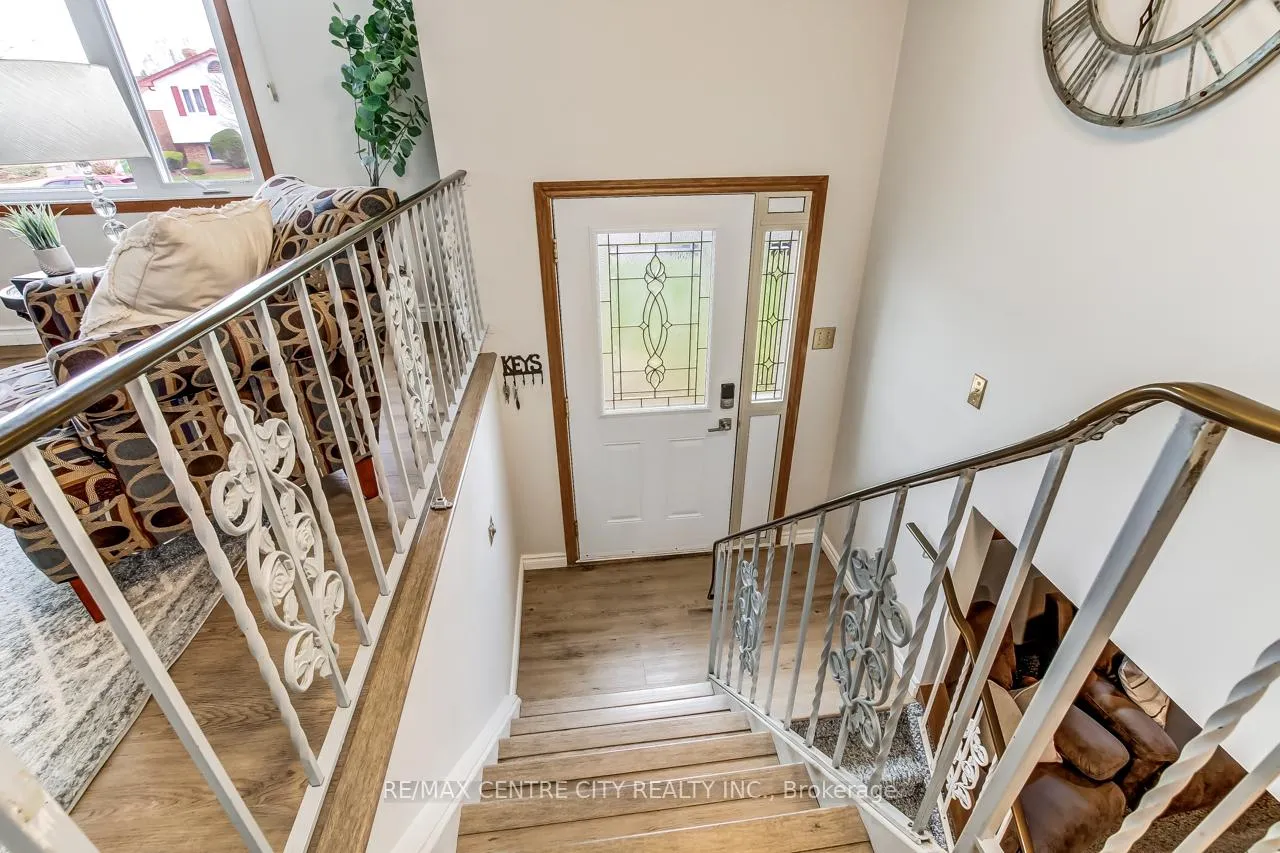 Photo 2 of 50 Erinlea Drive, St. Thomas — HOMEH
