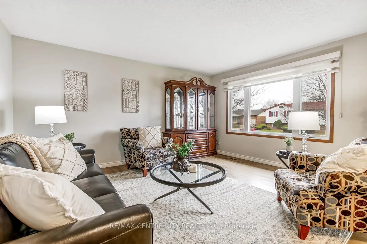 Photo 4 of 50 Erinlea Drive, St. Thomas — HOMEH