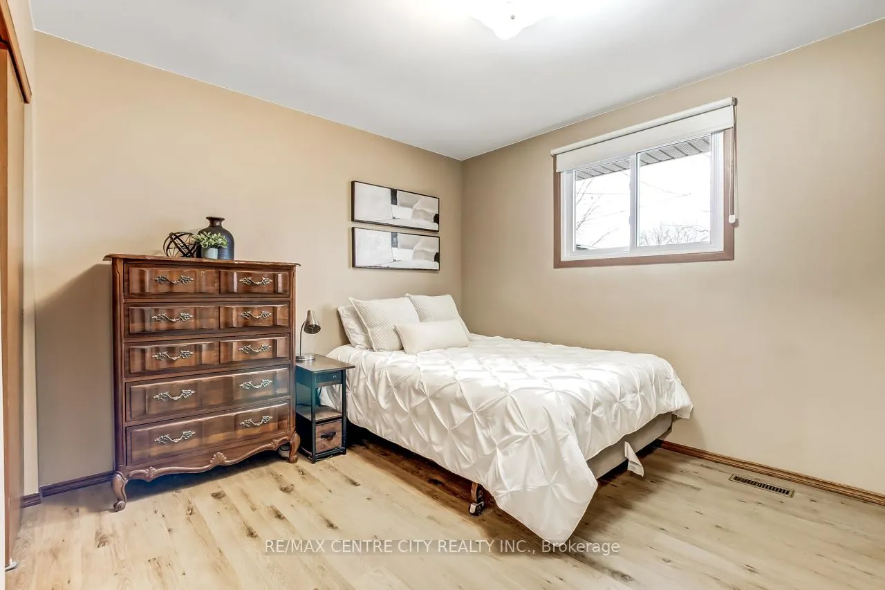 Photo 10 of 50 Erinlea Drive, St. Thomas — HOMEH