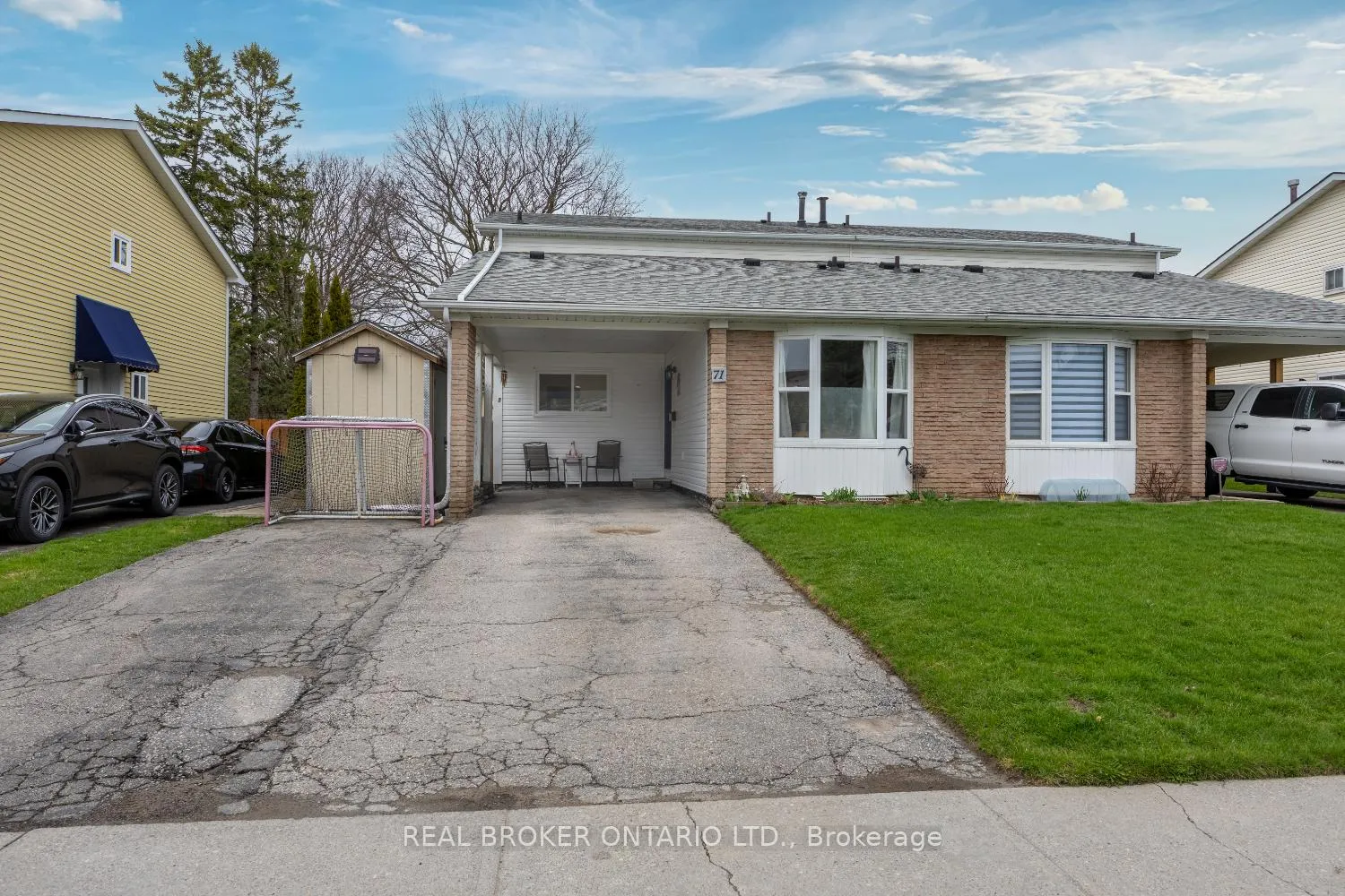 Photo 2 of 71 Roser Crescent, Clarington, Bowmanville — HOMEH