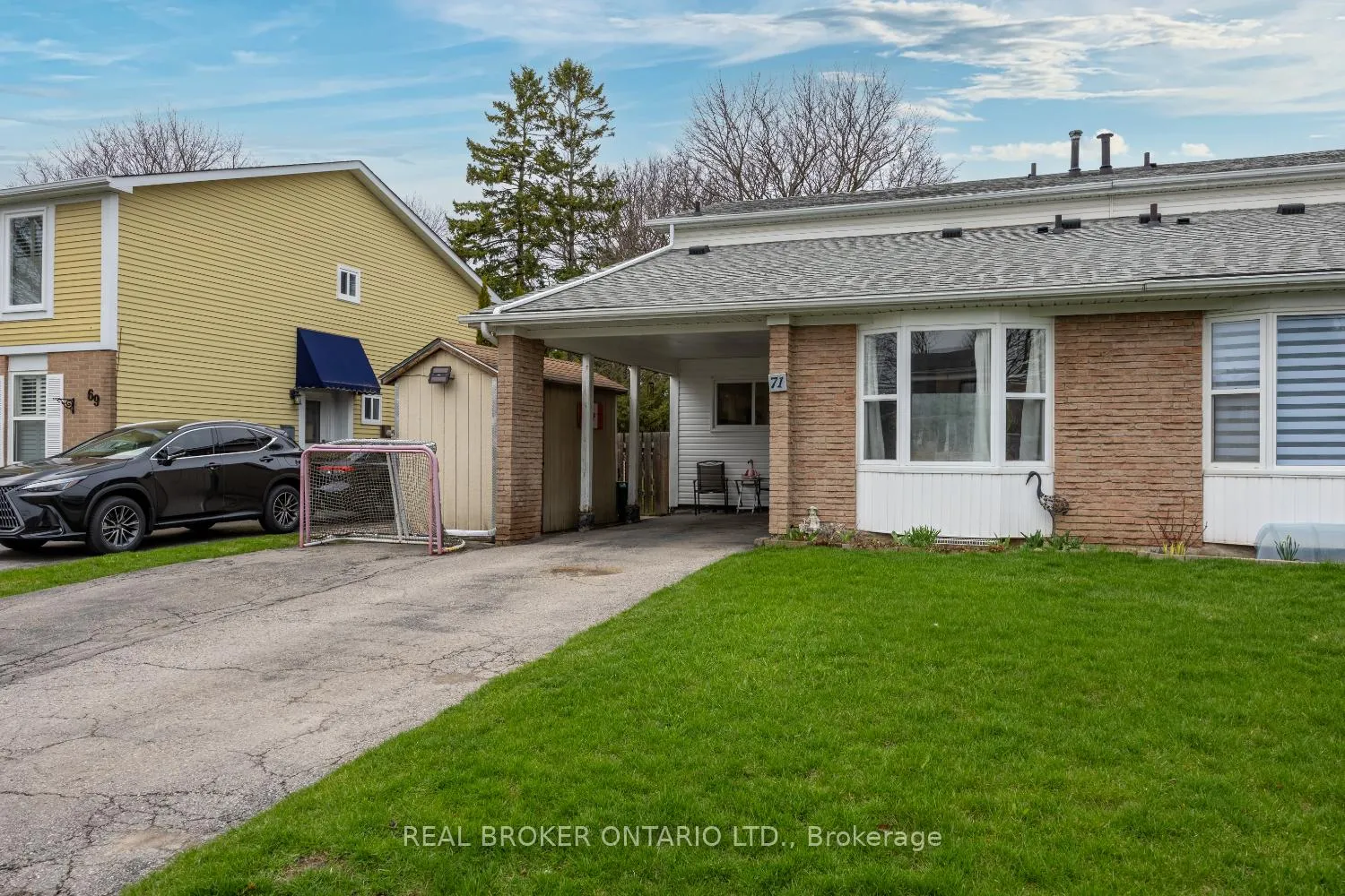 Photo 3 of 71 Roser Crescent, Clarington, Bowmanville — HOMEH