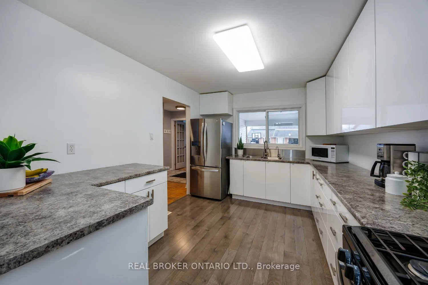Photo 6 of 71 Roser Crescent, Clarington, Bowmanville — HOMEH