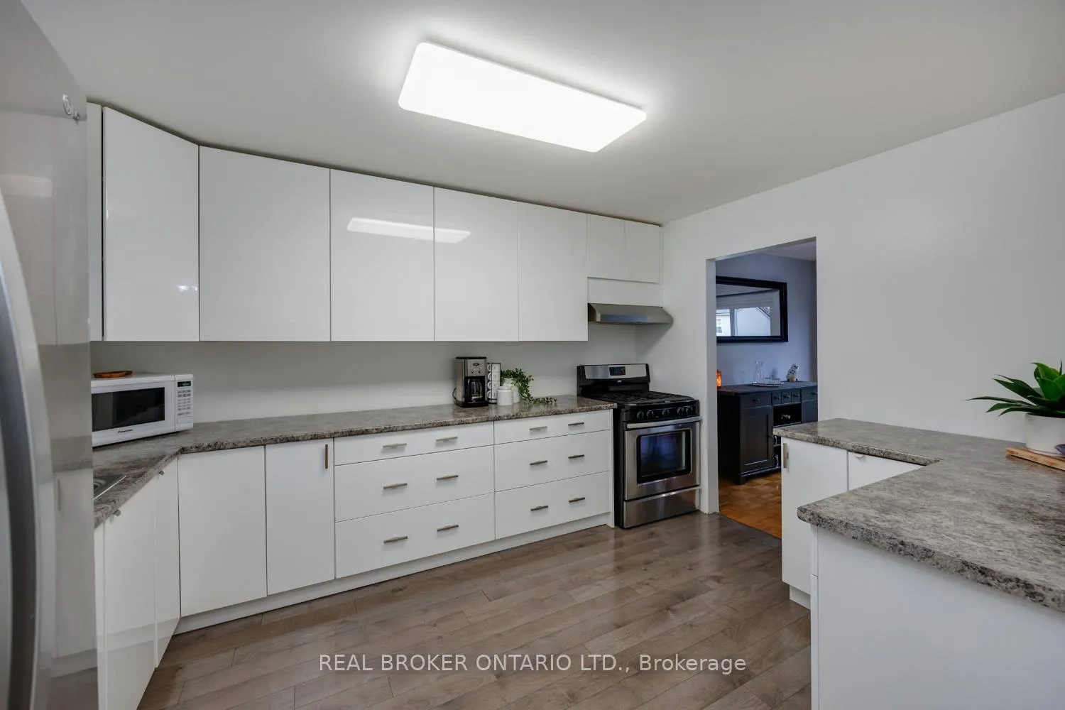 Photo 7 of 71 Roser Crescent, Clarington, Bowmanville — HOMEH