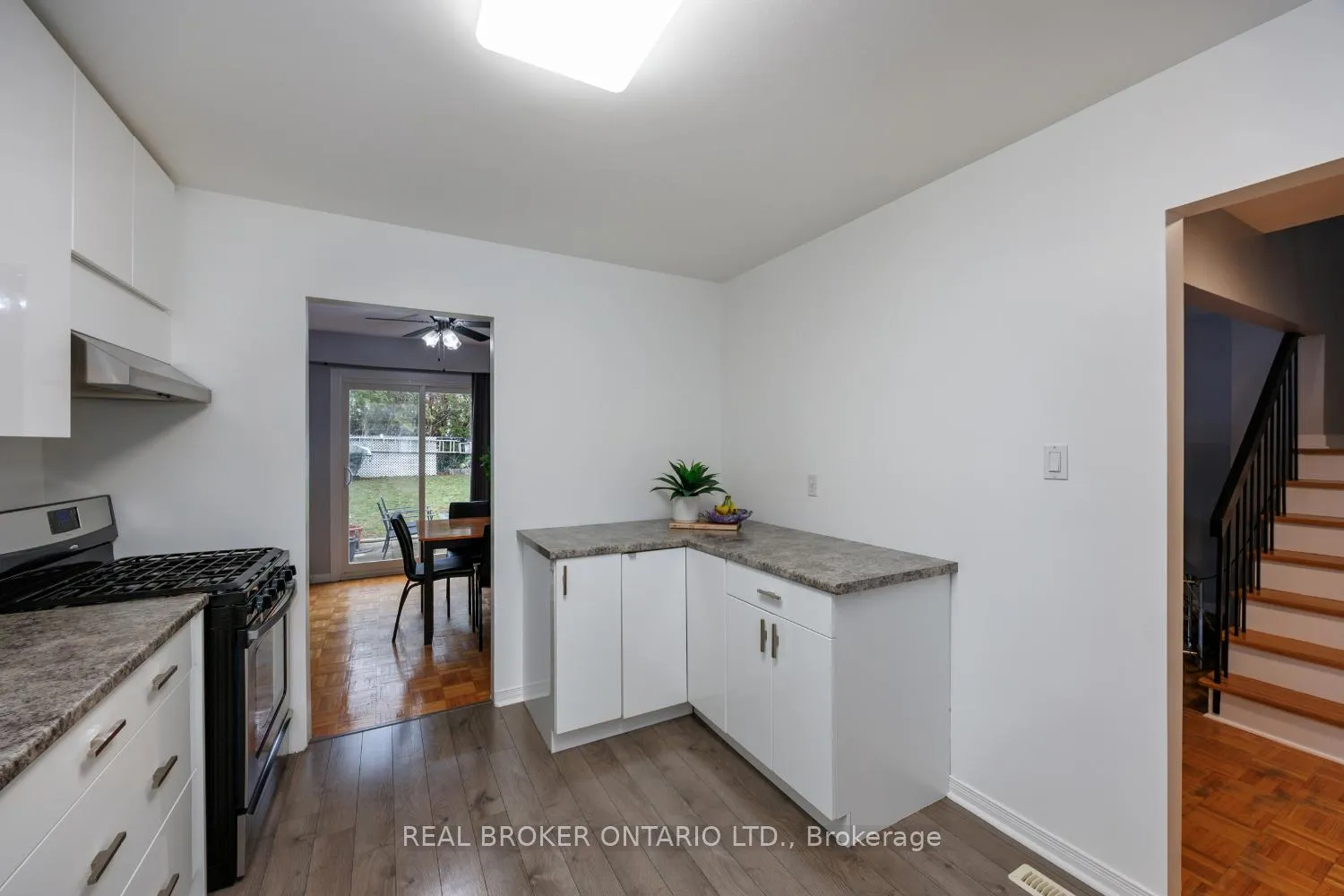 Photo 9 of 71 Roser Crescent, Clarington, Bowmanville — HOMEH