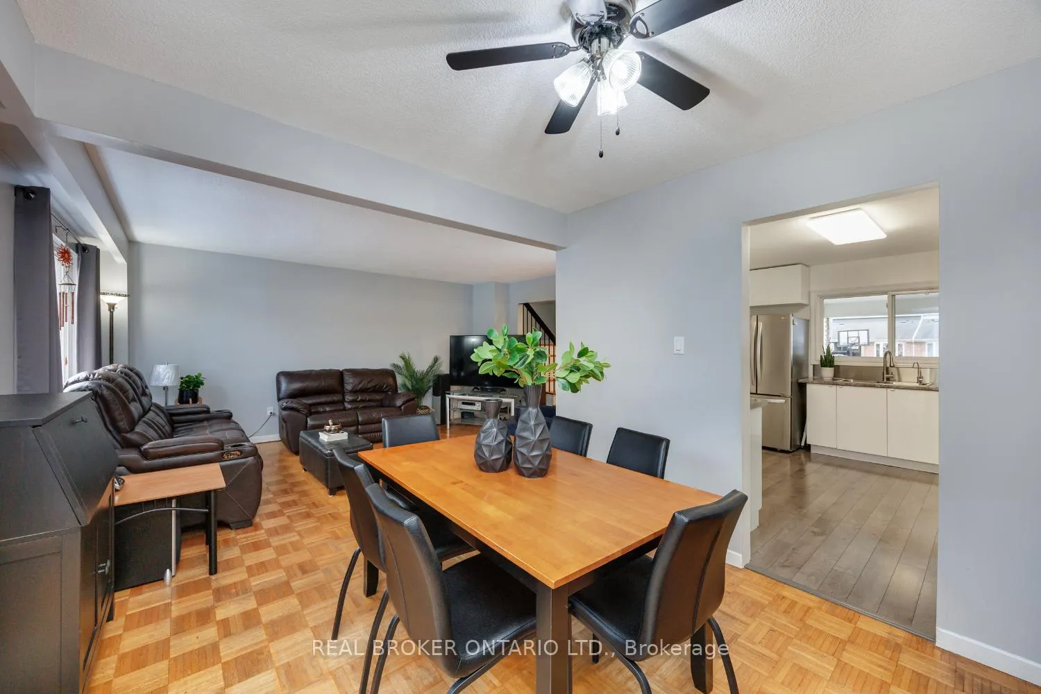 Photo 11 of 71 Roser Crescent, Clarington, Bowmanville — HOMEH