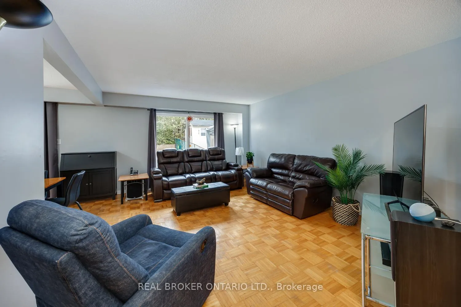 Photo 15 of 71 Roser Crescent, Clarington, Bowmanville — HOMEH