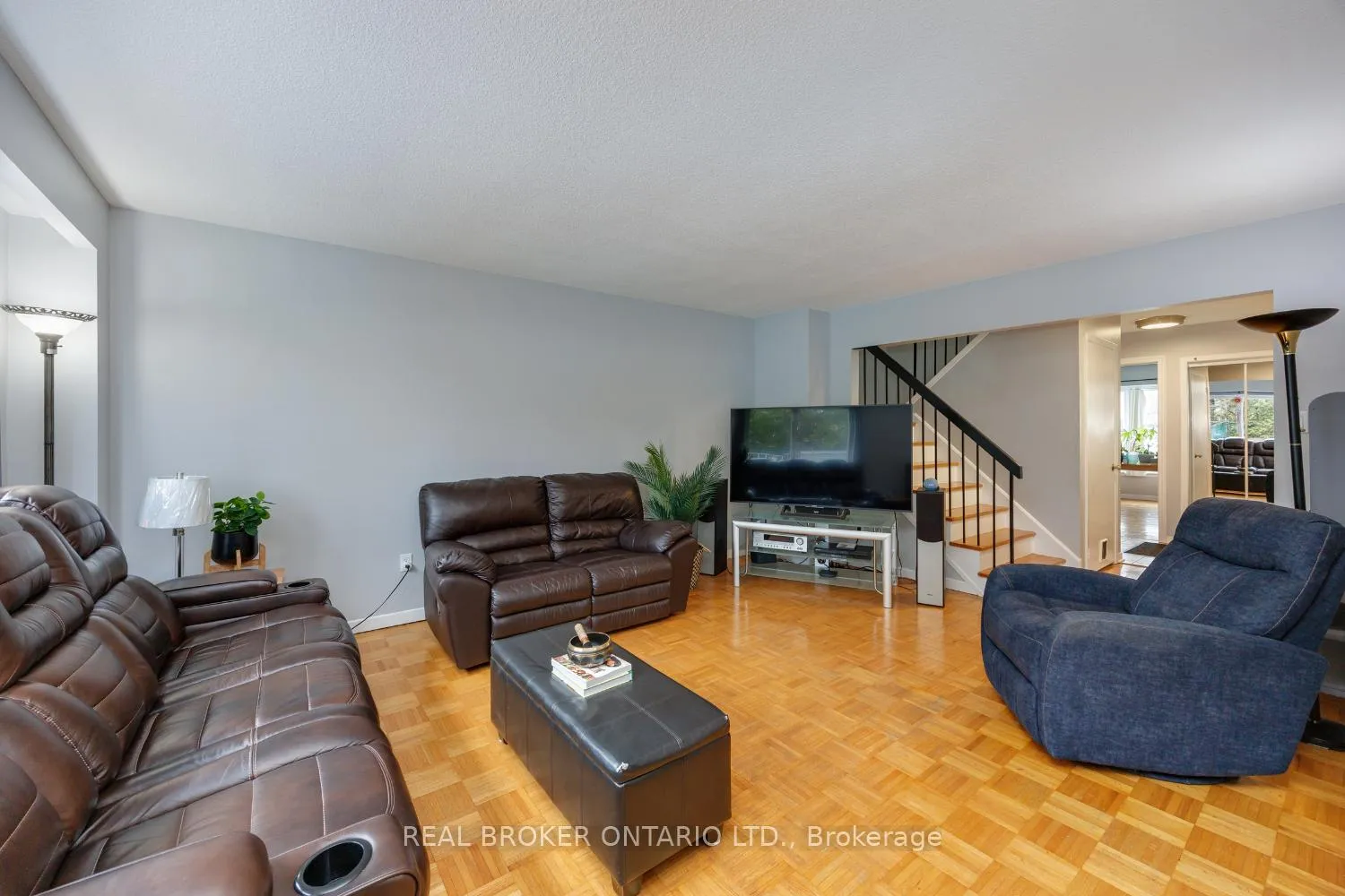 Photo 16 of 71 Roser Crescent, Clarington, Bowmanville — HOMEH