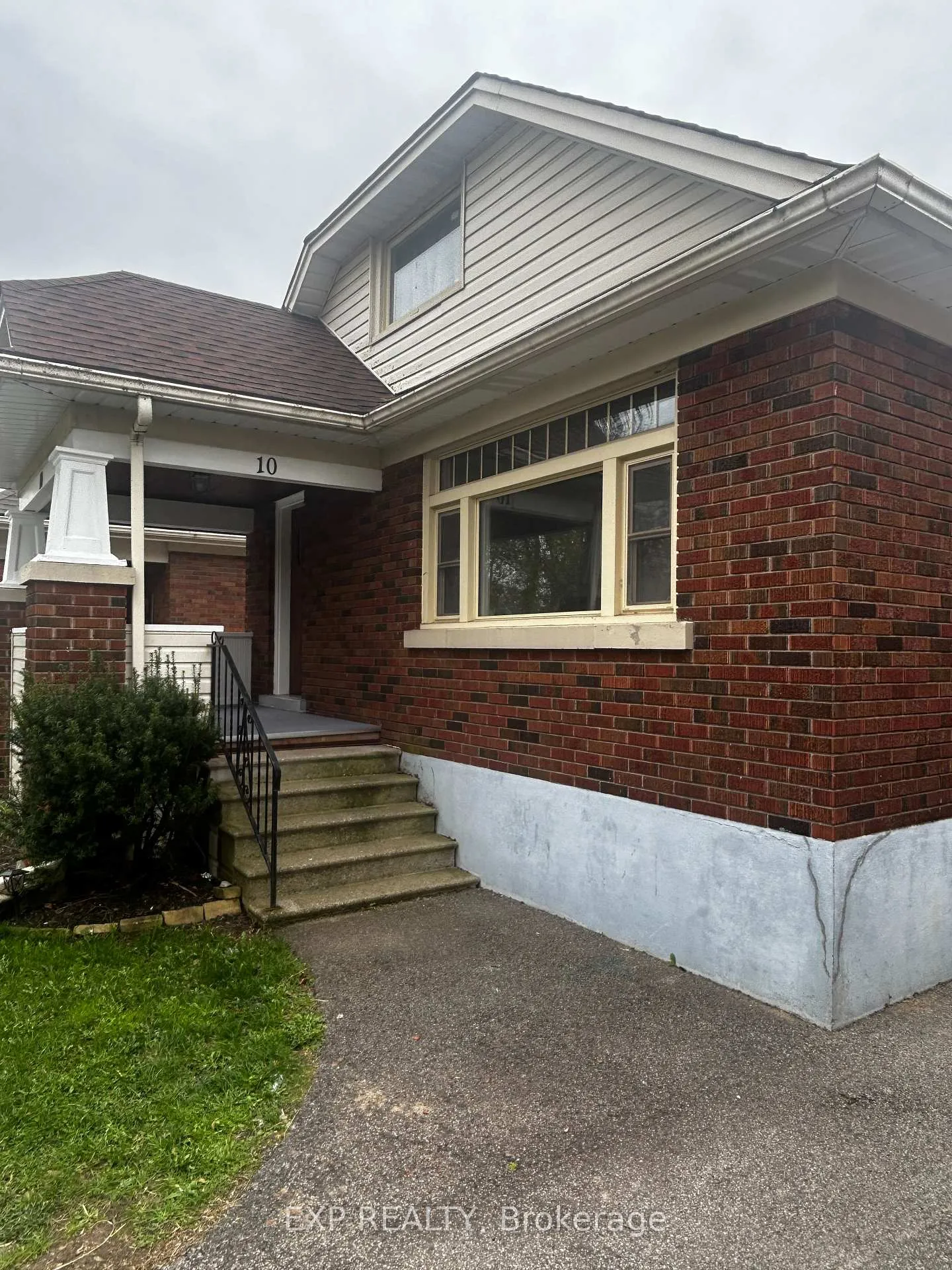 Photo 4 of 10 Junkin Street, St. Catharines, Downtown — HOMEH