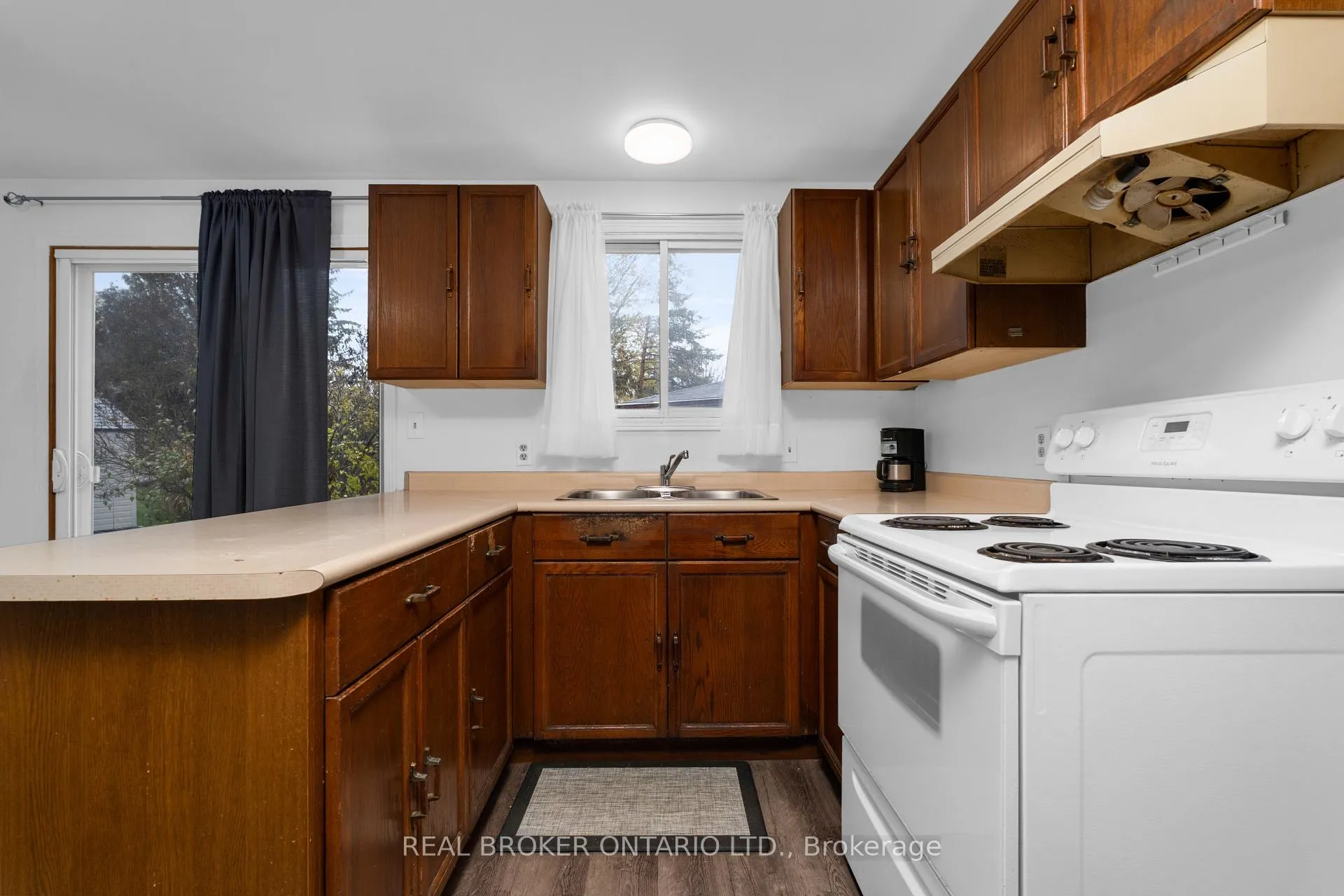 Photo 5 of 8 Maple Leaf Terrace, Innisfil, Cookstown — HOMEH