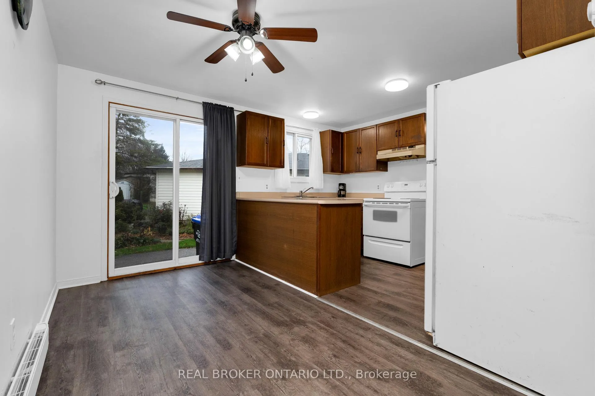 Photo 19 of 8 Maple Leaf Terrace, Innisfil, Cookstown — HOMEH