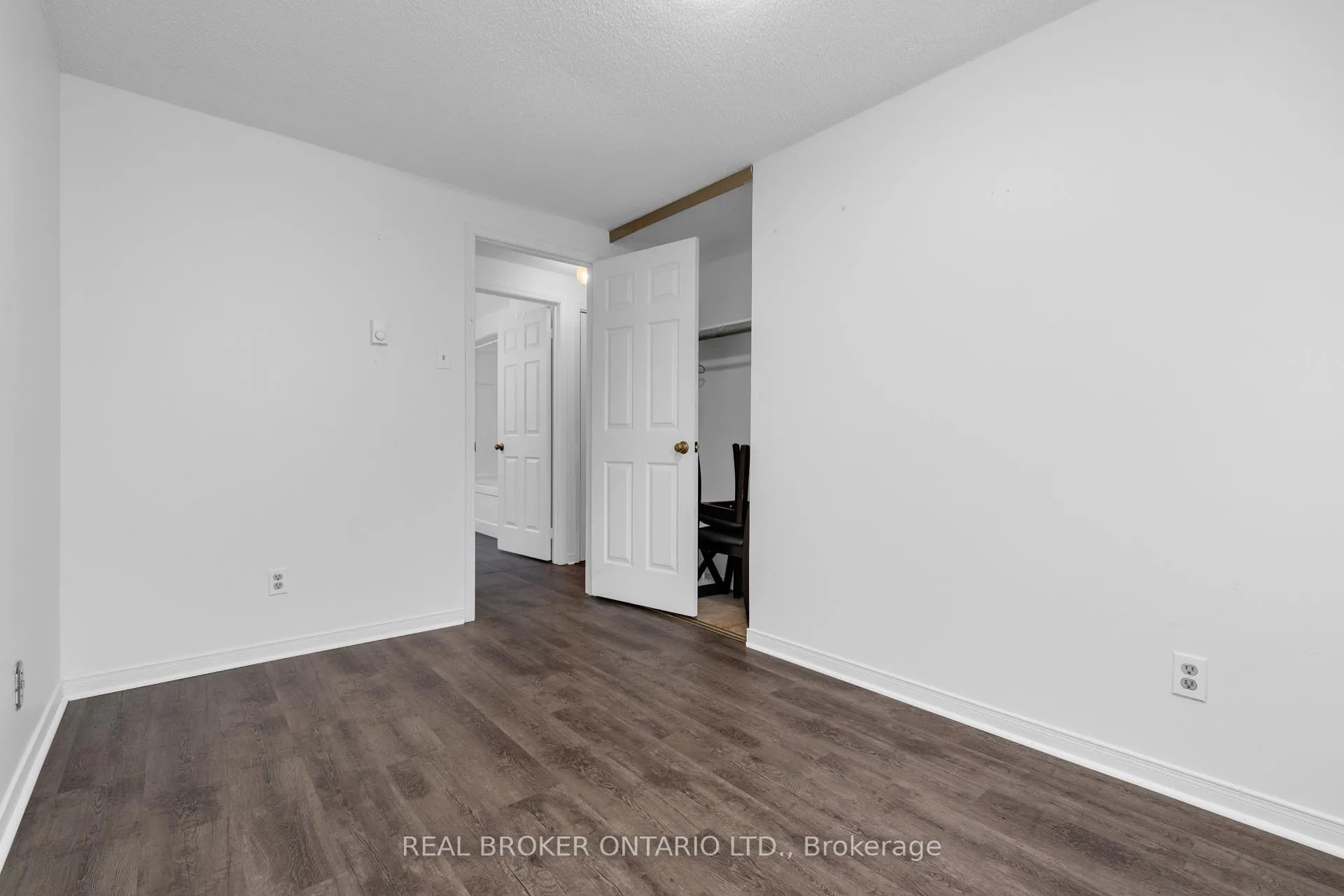 Photo 23 of 8 Maple Leaf Terrace, Innisfil, Cookstown — HOMEH
