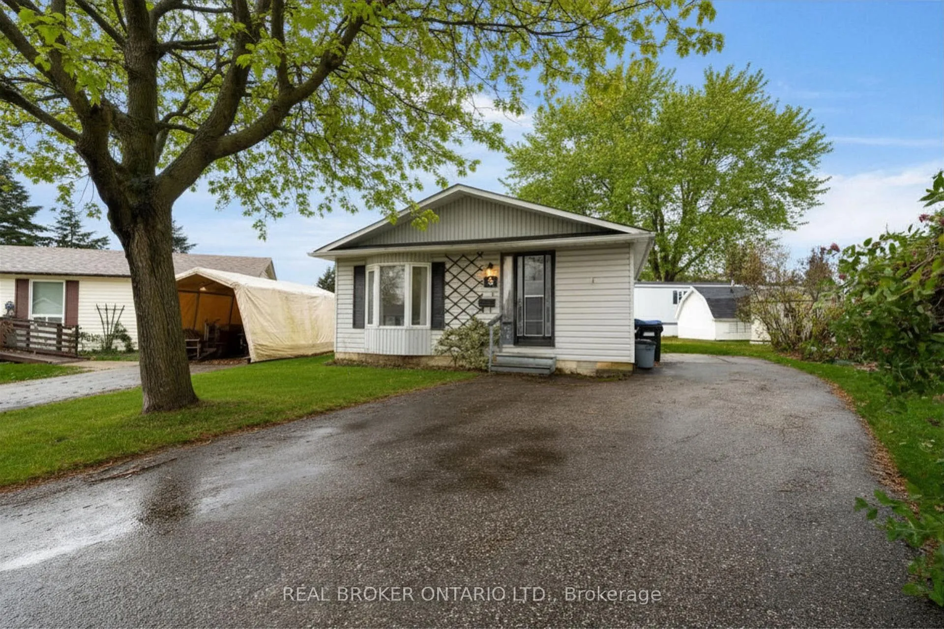 Photo 24 of 8 Maple Leaf Terrace, Innisfil, Cookstown — HOMEH