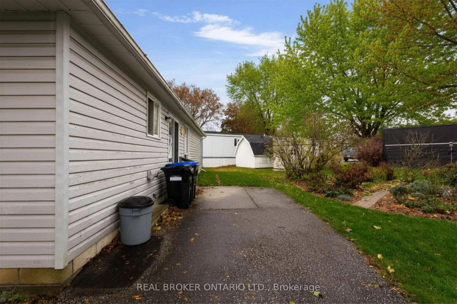 Photo 25 of 8 Maple Leaf Terrace, Innisfil, Cookstown — HOMEH