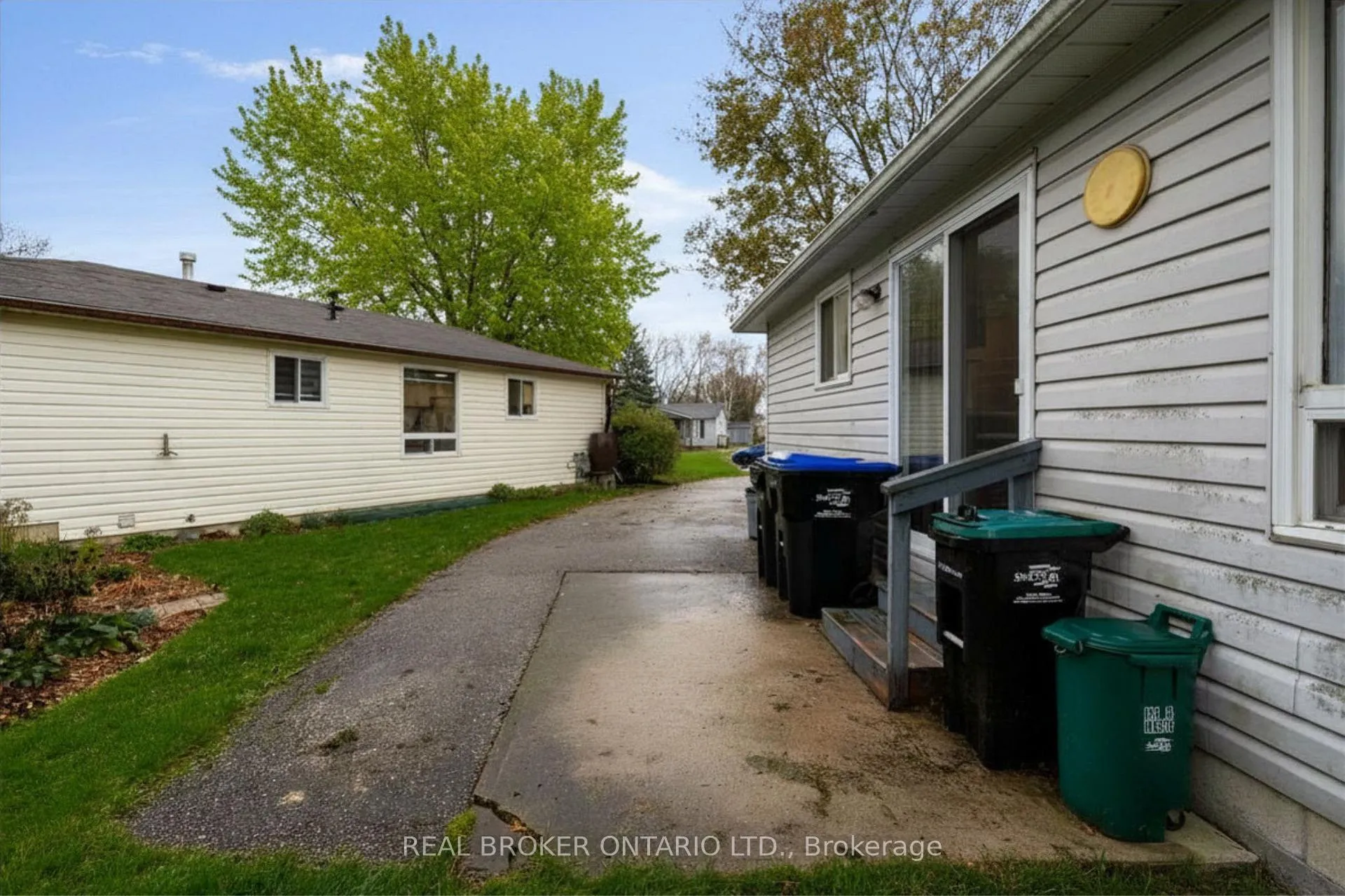 Photo 28 of 8 Maple Leaf Terrace, Innisfil, Cookstown — HOMEH