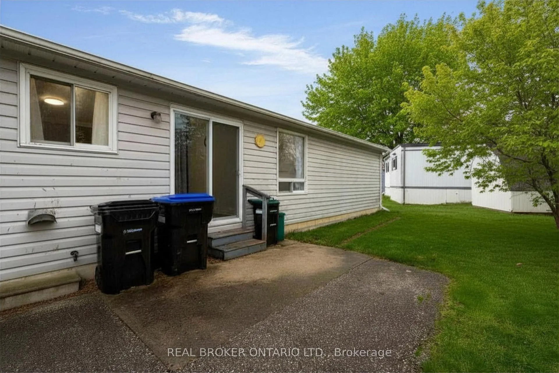 Photo 29 of 8 Maple Leaf Terrace, Innisfil, Cookstown — HOMEH