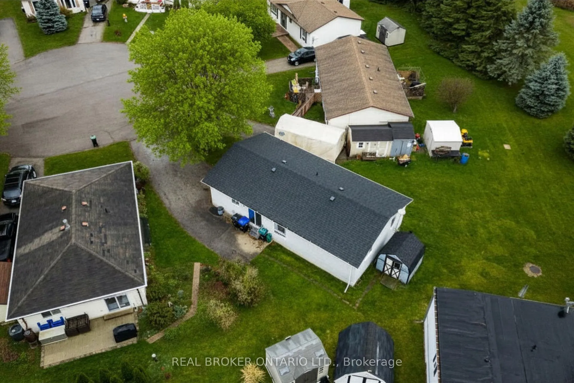 Photo 32 of 8 Maple Leaf Terrace, Innisfil, Cookstown — HOMEH